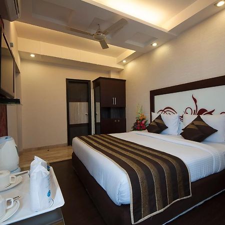 Hotel Pitrashish Grand And Premium Delhi  Exterior foto