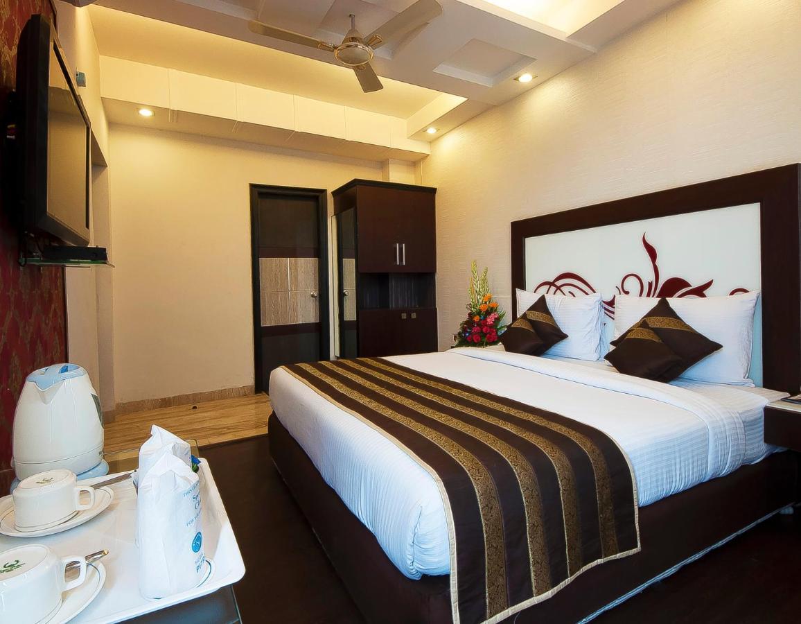 Hotel Pitrashish Grand And Premium Delhi  Exterior foto